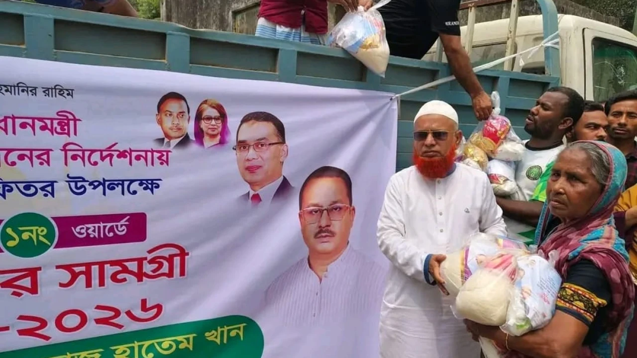 ঈদুল ফিতর উপলক্ষে ভালুকায় হাজারো মানুষের মাঝে উপহার বিতরণ করলেন পৌর বিএনপির আহ্বায়ক আলহাজ্ব হাতেম খান