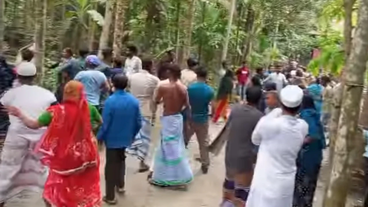 রায়পুরে জমি নিয়ে রক্তক্ষয়ী সংঘর্ষে নারীসহ আহত ১১: ভিডিও ভাইরাল, এলাকায় আতঙ্ক