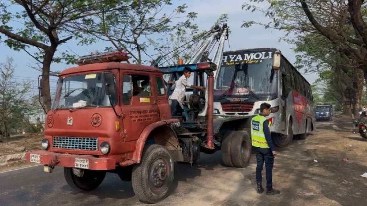 ফেনীতে বাস-অ্যাম্বুলেন্স-মোটরসাইকেল সংঘর্ষে নিহত ৩