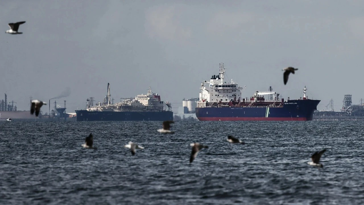 হরমুজ প্রণালি সম্পূর্ণ বন্ধ করে দেওয়ার হুঁশিয়ারি ইরানের