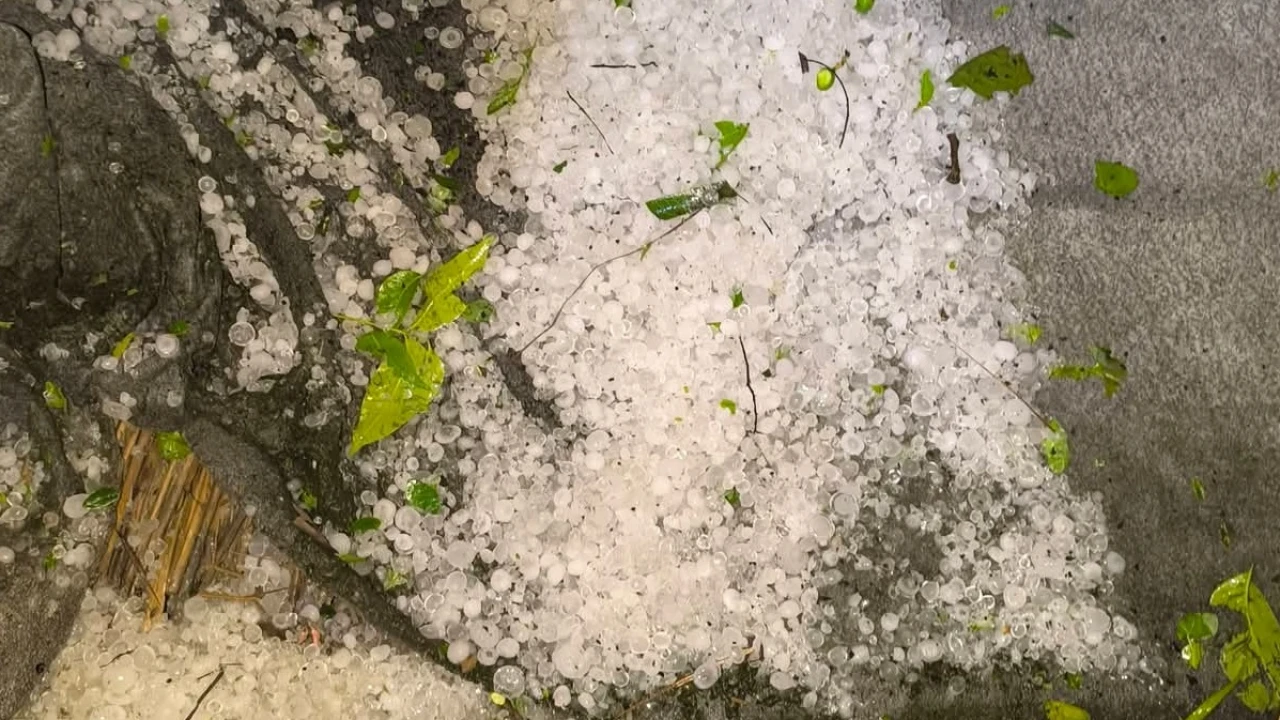 নান্দাইল চন্ডিপাশা ইউনিয়নের ঘাগড়া পূর্ব পাড়ায় শিলাবৃষ্টি, বজ্রপাত।