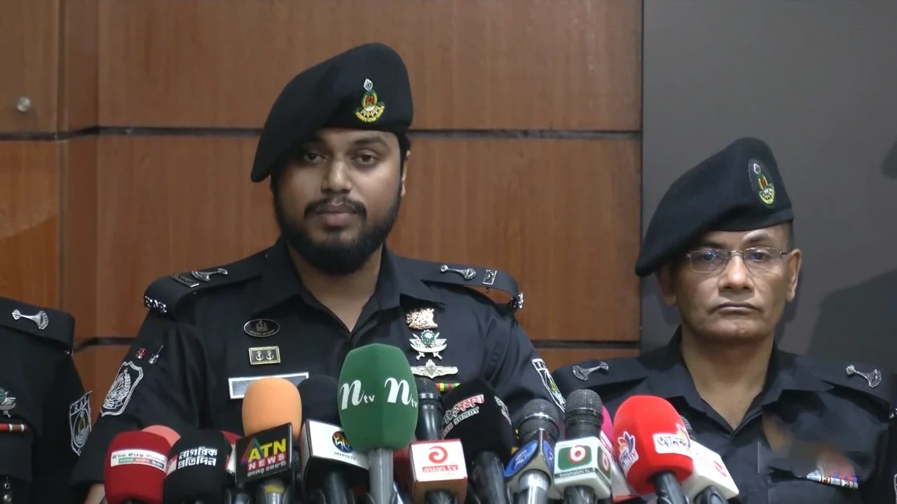 কুমিল্লায় বাস-ট্রেন সংঘর্ষে নিহতের ঘটনার মামলায় গেটম্যান গ্রেপ্তার