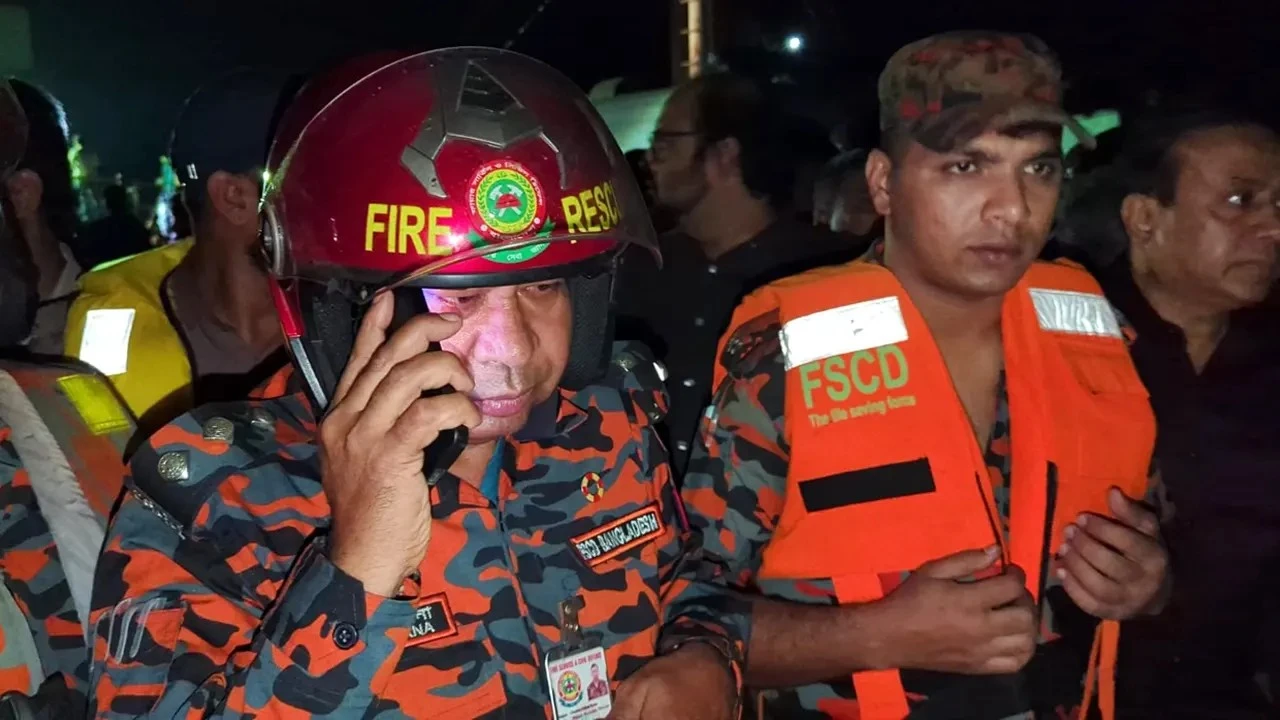 ৪০ জনের মরদেহ পানির নিচে : ফায়ার সার্ভিস