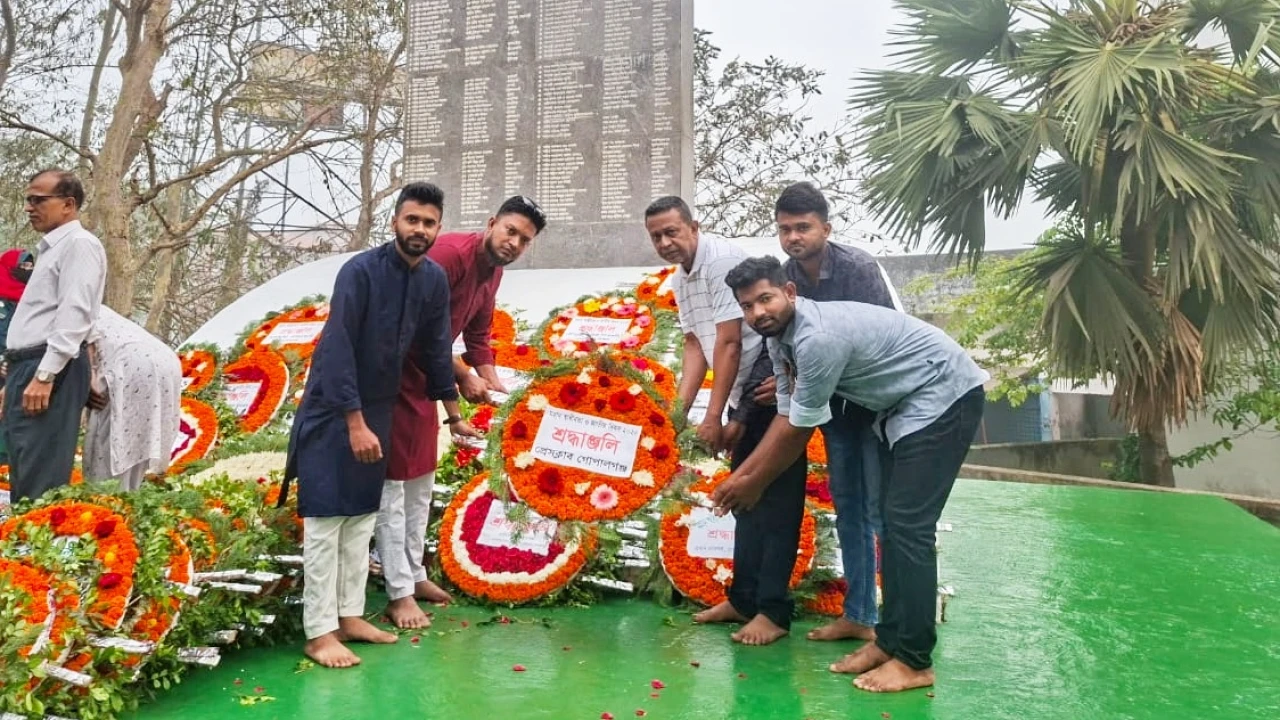 স্বাধীনতা দিবসে প্রেসক্লাব গোপালগঞ্জের শ্রদ্ধা নিবেদন