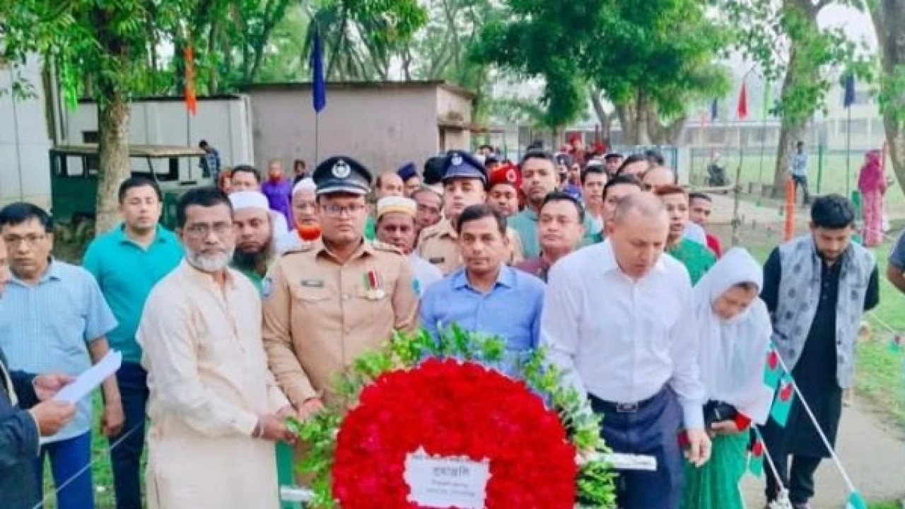 মুকসুদপুরে স্বাধীনতা দিবসে শ্রদ্ধা কুচকাওয়াজ ও বর্ণাঢ্য আয়োজন