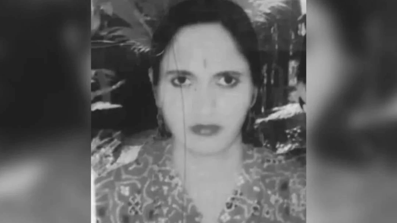 রানা প্লাজা থেকে বেঁচে ফেরা নাসিমার জীবন শেষ হলো পদ্মায় বাসডুবিতে, লাশবাহী অ্যাম্বুলেন্সও দুর্ঘটনার কবলে।