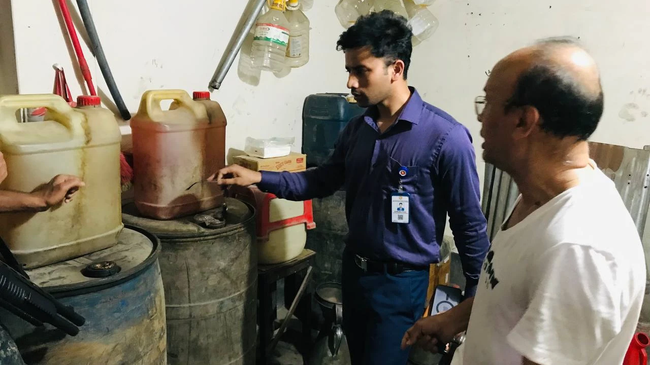 গোপালগঞ্জে অবৈধভাবে জ্বালানি মজুদদার গঙ্গা মোটরসকে জরিমানা