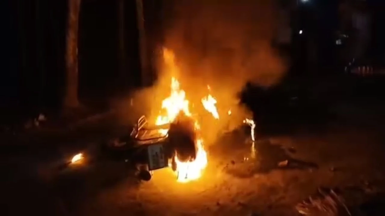 রায়পুরে জানাজায় এসে ২টি মোটরসাইকেল পুড়ে ছাই