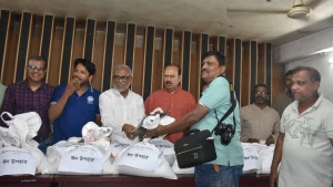 বাংলাদেশ ফটো জার্নালিস্ট এসোসিয়েশন (বিপিজেএ) যশোর জেলা শাখার ঈদ উপহার বিতরণ