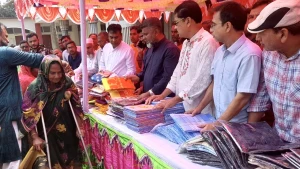 ৩ হাজার ৫০০ অসহায় মানুষকে এমপি ফজলে হুদার ঈদ উপহার বিতরণ