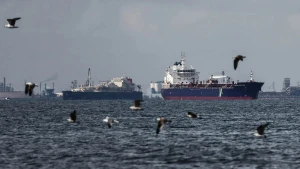 হরমুজ প্রণালি সম্পূর্ণ বন্ধ করে দেওয়ার হুঁশিয়ারি ইরানের