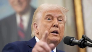 ইরান চুক্তিতে রাজি না হলে ‘বোমাবর্ষণ’ চালিয়ে যাওয়ার ঘোষণা ট্রাম্পের