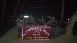 শার্শা সীমান্তে বিজিবির ঝটিকা অভিযান: ৪১ বোতল ভারতীয় নেশাজাতীয় সিরাপ জব্দ