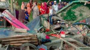 নাটোরে ট্রাকচাপায় ইজিবাইকের ৩ যাত্রী নিহত, আহত ৩