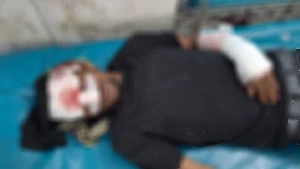 কোটালীপাড়ায় হাসপাতালের ঢুকে রোগীকে কুপিয়ে জখম