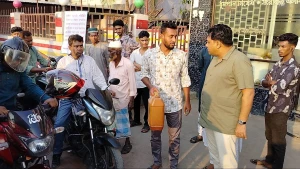 রায়পুরে পাম্পগুলোতে বোতলে তেল নিষিদ্ধ করল ইউএনও