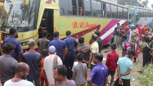 নওগাঁয় বাসের ভেতর মিলল যুবকের মরদেহ