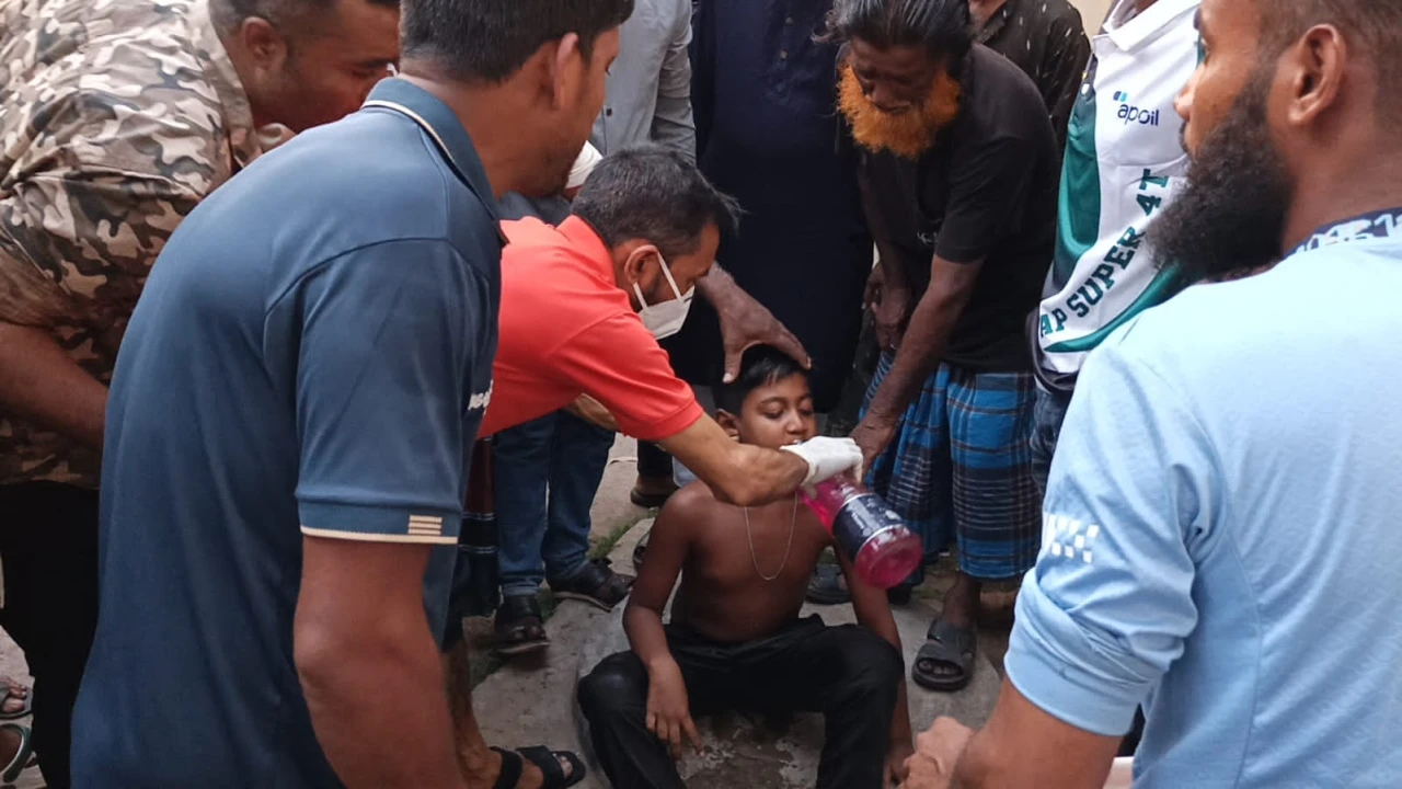 ঝালকাঠিতে ফেসবুক লাইভে দুই শিশুসহ পিতার বিষপান, তিনজনই হাসপাতালে