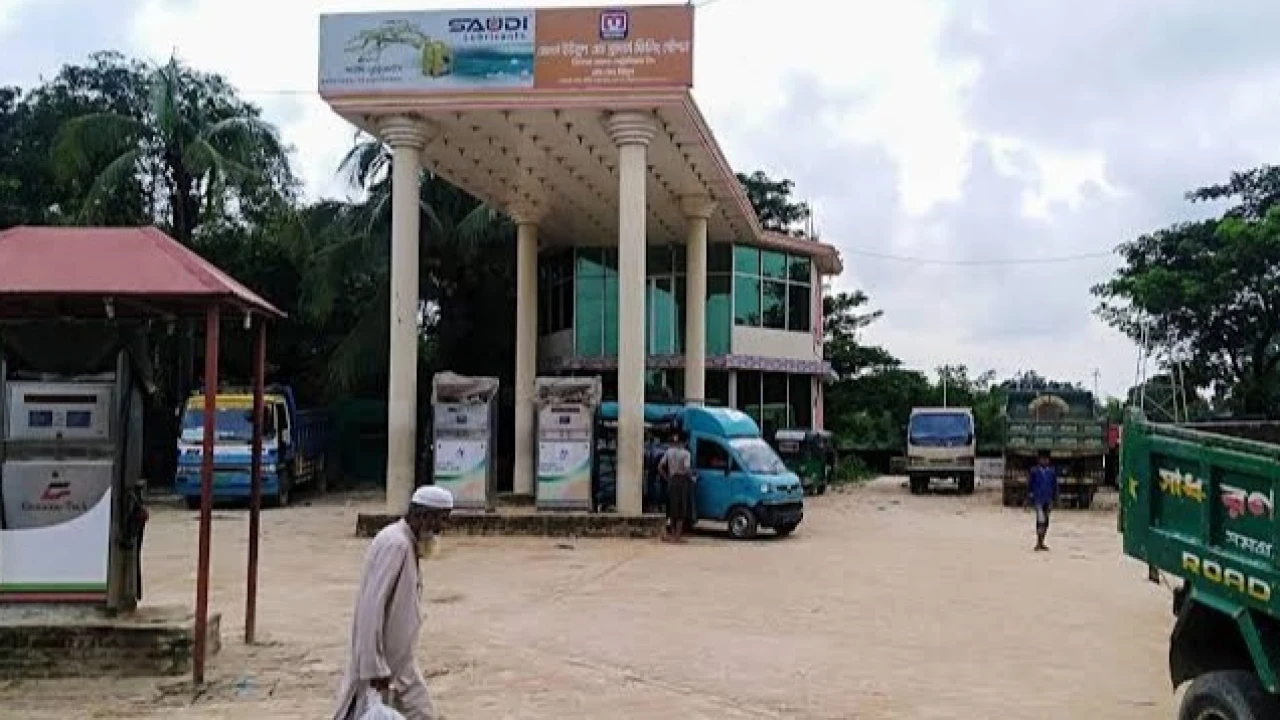 উখিয়ার পালংখালীতে অতিরিক্ত তেল মজুত: ৫০ হাজার টাকা জরিমানা