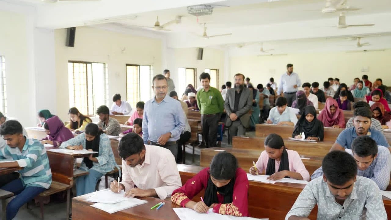 পাবিপ্রবিতে প্রথমবর্ষের গুচ্ছ পদ্ধতির ‘বি’ ইউনিটের ভর্তি পরীক্ষা অনুষ্ঠিত