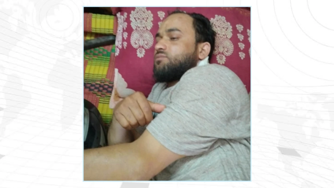 ভোররাতে জানালার গ্রিল ভেঙে হামলা: যশোরে ওষুধ কোম্পানির প্রতিনিধিকে কুপিয়ে জখম