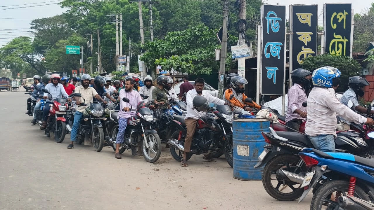 ব্রাহ্মণবাড়িয়ার এস রহমান ফিলিং স্টেশনে ন্যায্যমূল্যের বাইরে জ্বালানি বিক্রির অভিযোগ