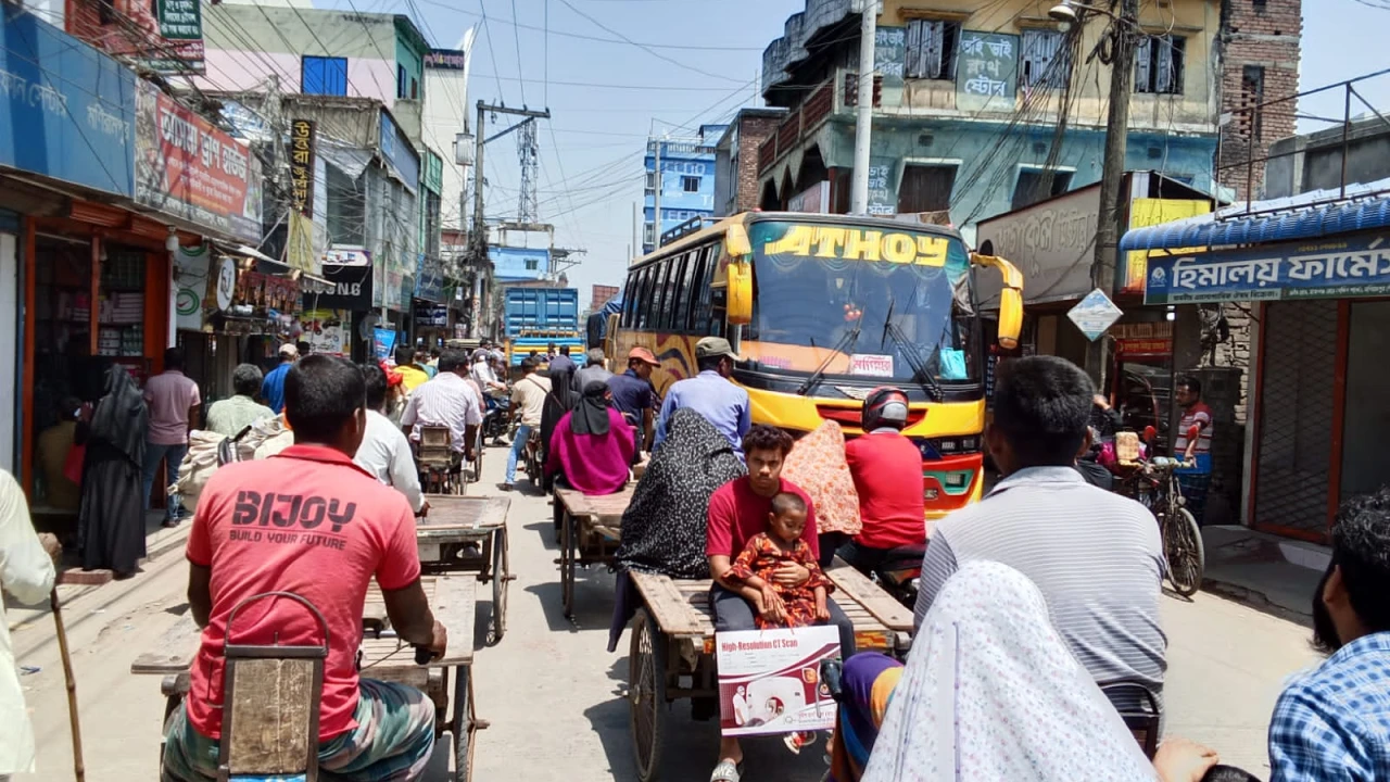 মণিরামপুর বাজারে ভয়াবহ যানজট-প্রশাসনের নীরবতায় জনদুর্ভোগ চরমে