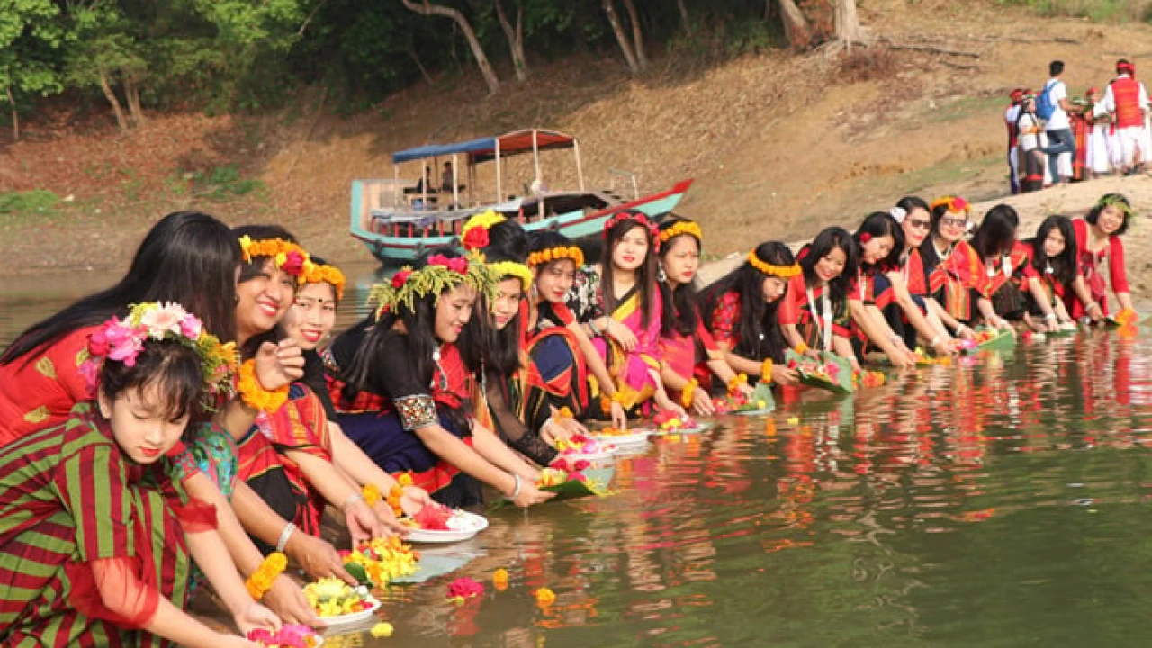 ফুল ভাসিয়ে রাঙ্গামাটিতে শুরু হলো ফুল বিজু উৎসব