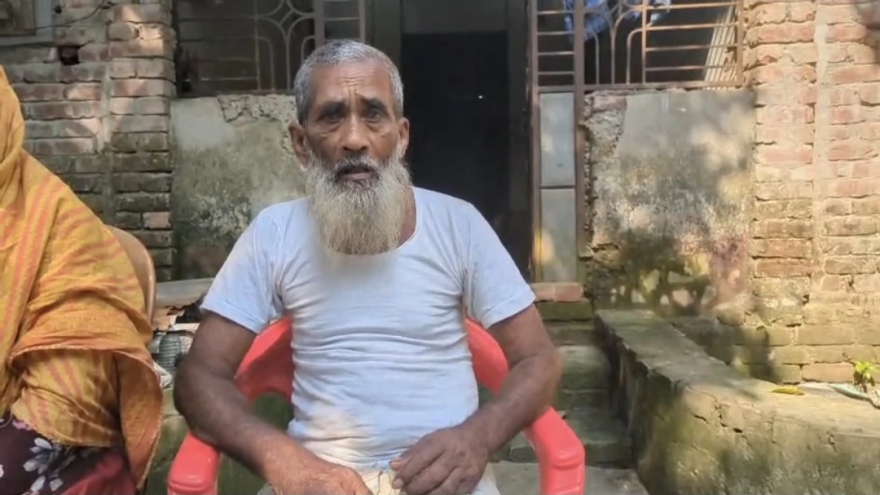 কৌশলে চাচার ২০ শতাংশ জমি নিজ নামে লিখে নিয়েছেন আপন ভাতিজা