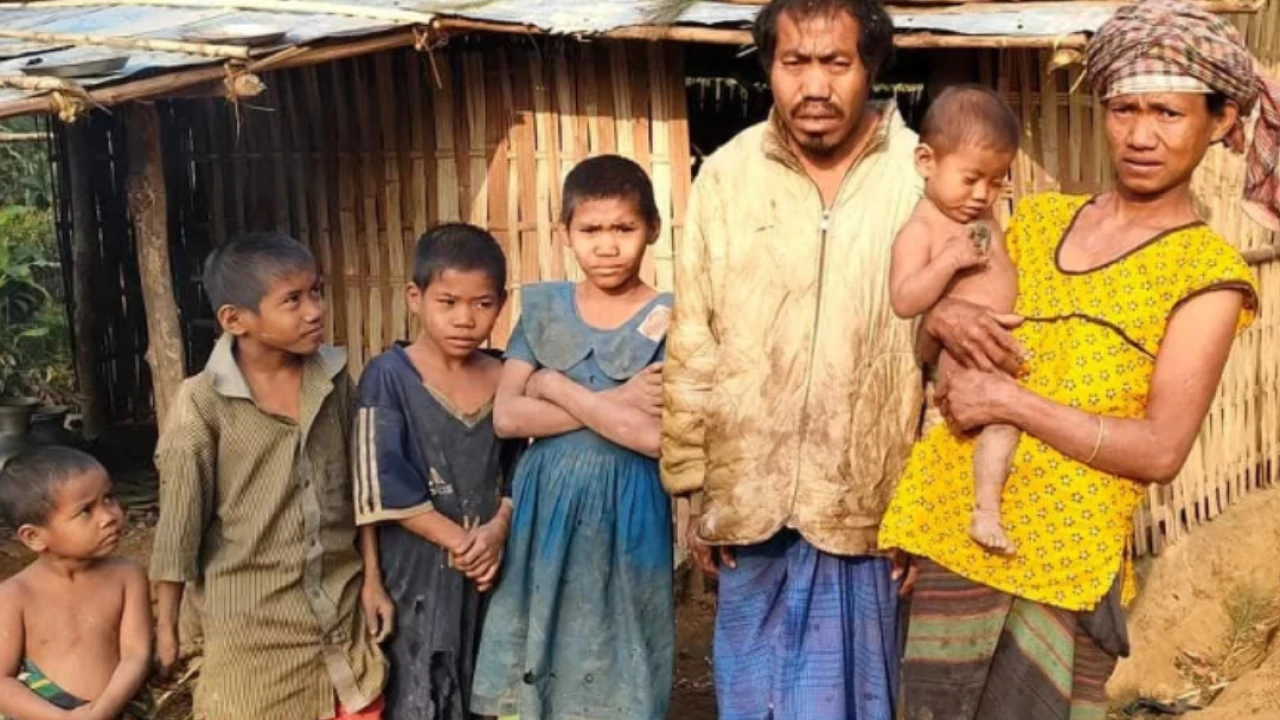 সাজেকে অসহায় ভক্তিকর চাকমার পরিবারের মাঝে নেই বিজু উৎসব