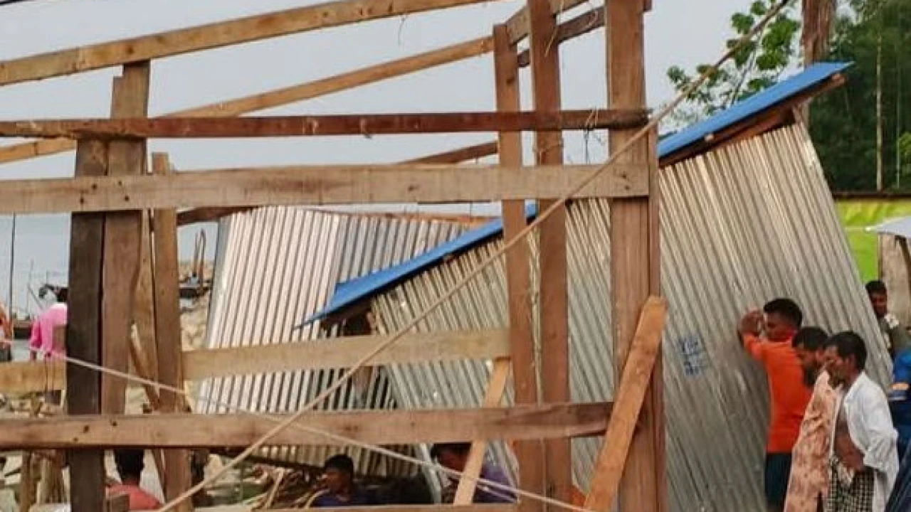 ধুলিয়া লঞ্চঘাটে তেতুলিয়া নদীর পাড় দখল, অবৈধ স্থাপনায় বাড়ছে ভোগান্তি