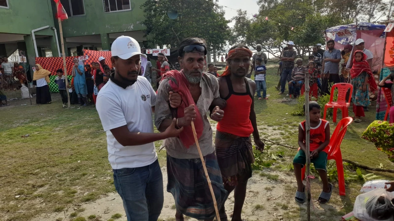 কয়রায় ঘূর্ণিঝড় ও দুর্যোগ প্রস্তুতি বিষয়ক মহড়া