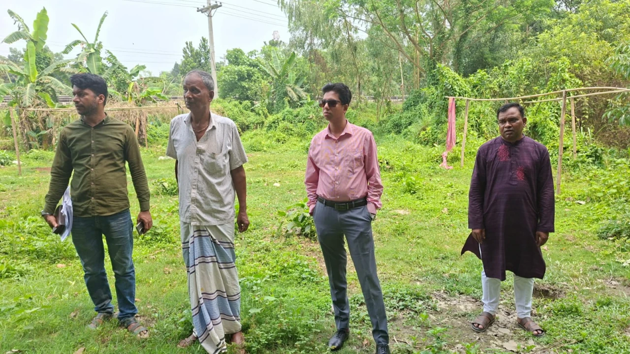 বাসাইলে ফসলি জমির মাটি কাটায় ব্যবসায়ীকে ৫০ হাজার টাকা জরিমানা