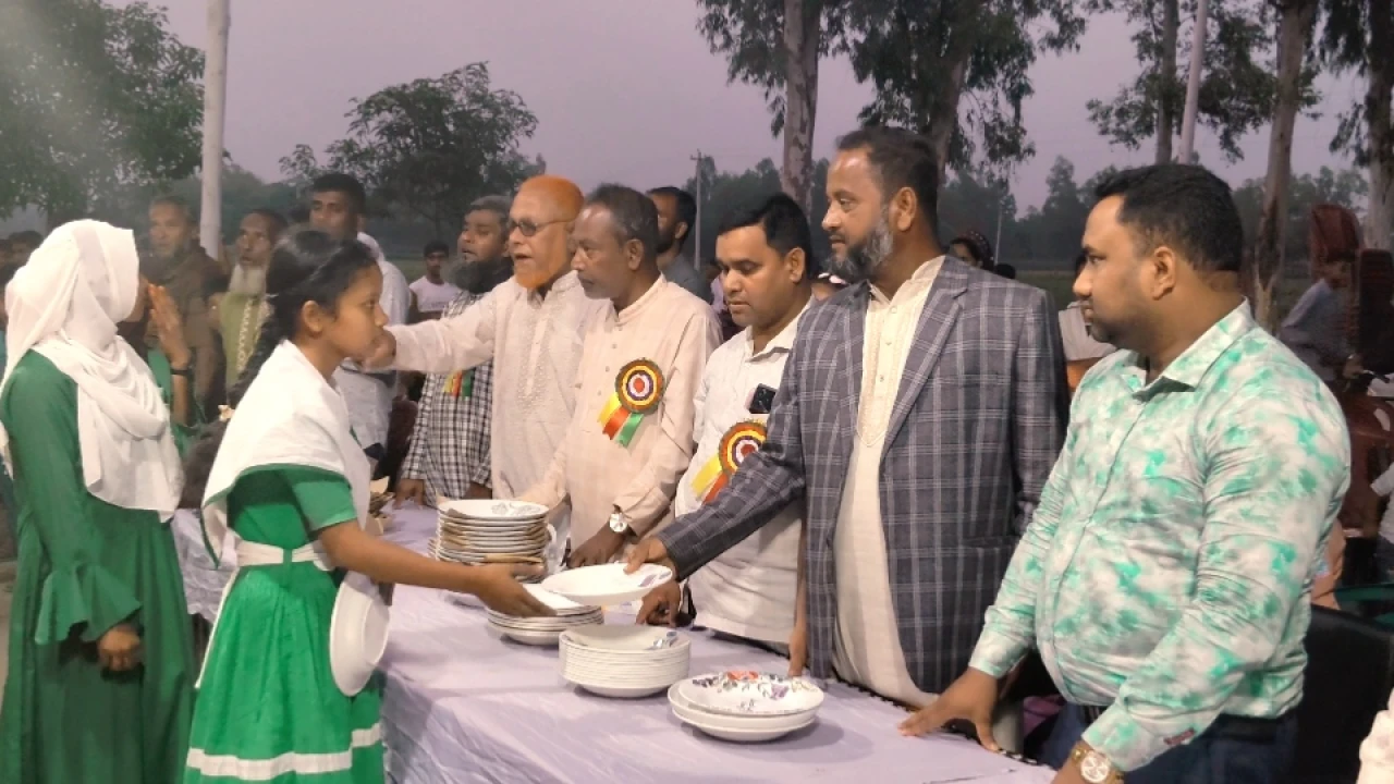 ঠাকুরগাঁওয়ে কৃতি সন্মাননা ও পুরস্কার পেলেন কেবিএম উচ্চ বিদ্যালয়ের শিক্ষার্থীরা