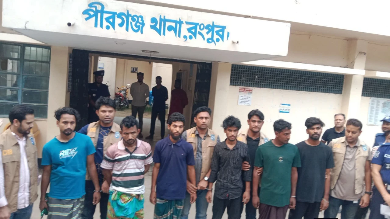 পীরগঞ্জ পুলিশের সাঁড়াশি অভিযান: পাবনা-ঢাকা-গাজীপুর থেকে আন্তঃজেলা ডাকাত দল গ্রেফতার