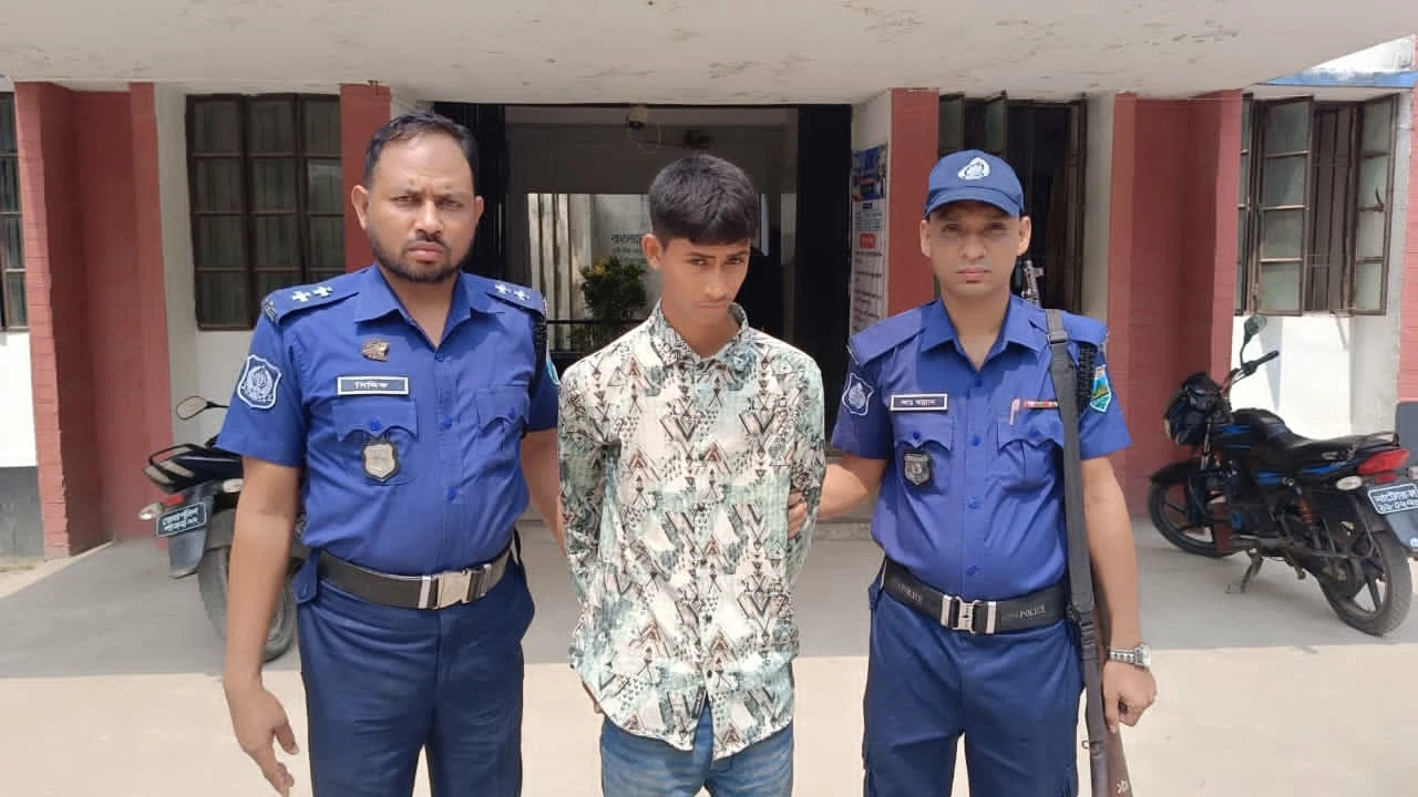 আম দেওয়ার কথা বলে তৃতীয় শ্রেণীর ছাত্রীকে ধর্ষণের অভিযোগ; কিশোর আটক