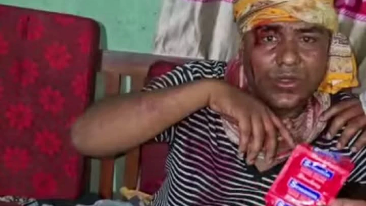 সালথায় গভীর রাতে মাদক মামলার আসামির স্ত্রীর ঘর থেকে এএসআইকে পিটুনী দিয়ে পুলিশে দিল এলাকাবাসী