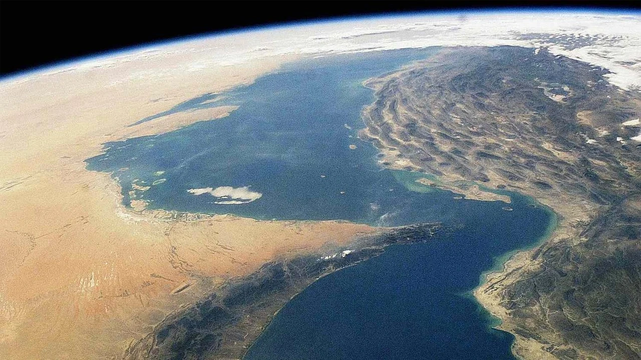 হরমুজ প্রণালি ফের বন্ধের ঘোষণা আইআরজিসি’র