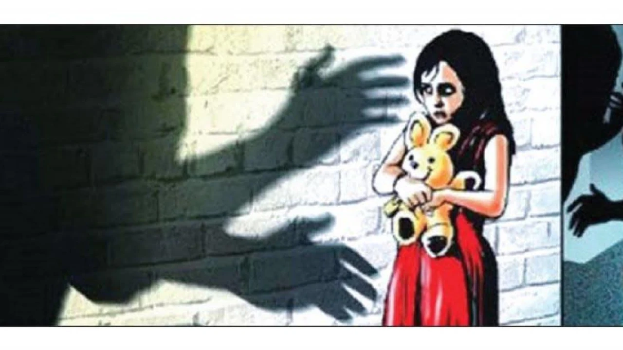 বিয়ের প্রতিশ্রুতির পর অবাকময় প্রতারণা , বিচার চায় ৭ মাসের অন্তঃসত্বা কিশোরী শাহেনা ও তার পরিবার।