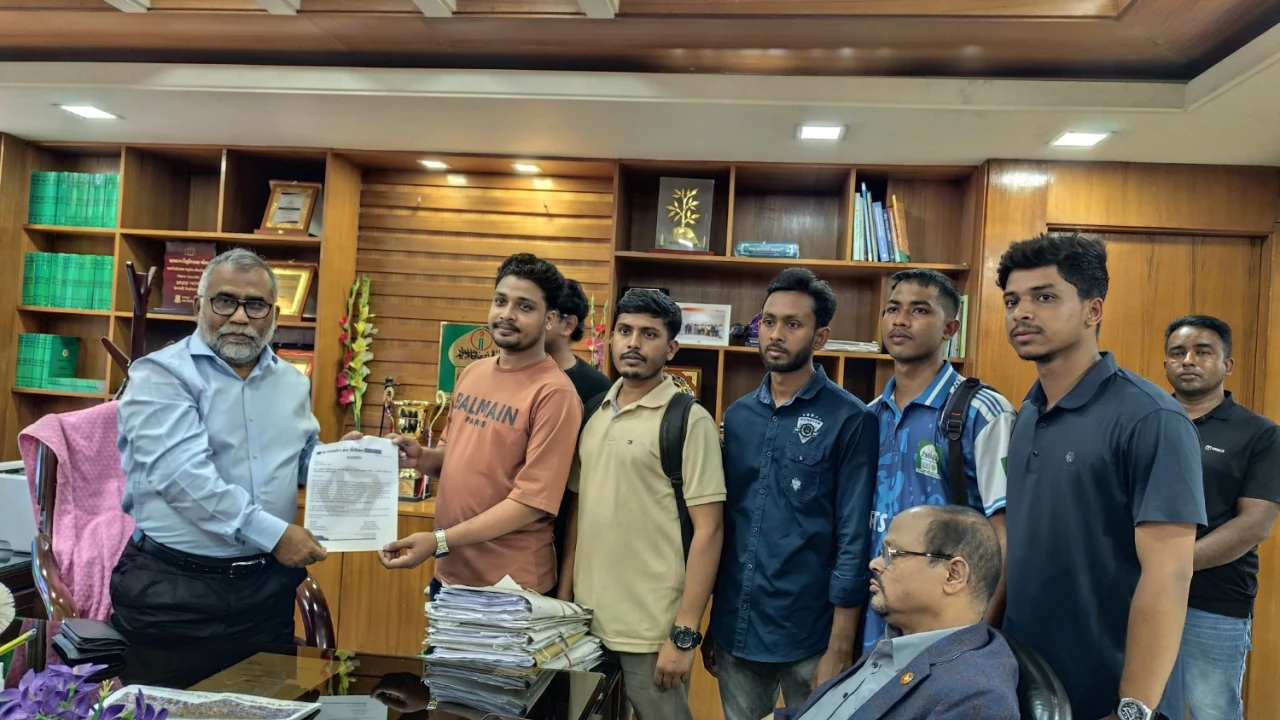 ইবিতে বাধ্যতামূলক ‘ইসলামিক স্টাডিজ কোর্স’: সিদ্ধান্ত পুনর্বিবেচনার দাবি শাখা ছাত্র ইউনিয়নের