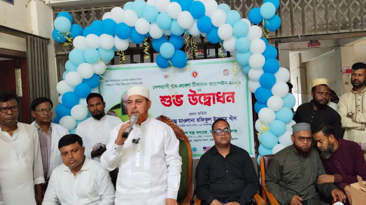 উল্লাপাড়ায় হাম রুবেলা টিকাদান ক্যাম্পেইন উদ্বোধন পর স্বাস্থ্য কমপ্লেক্ম পরিদর্শন করলেন এমপি