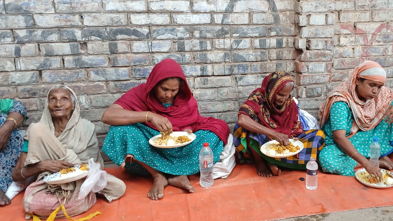 ১ টাকায় খাবার পেল অসহায় মানুষ