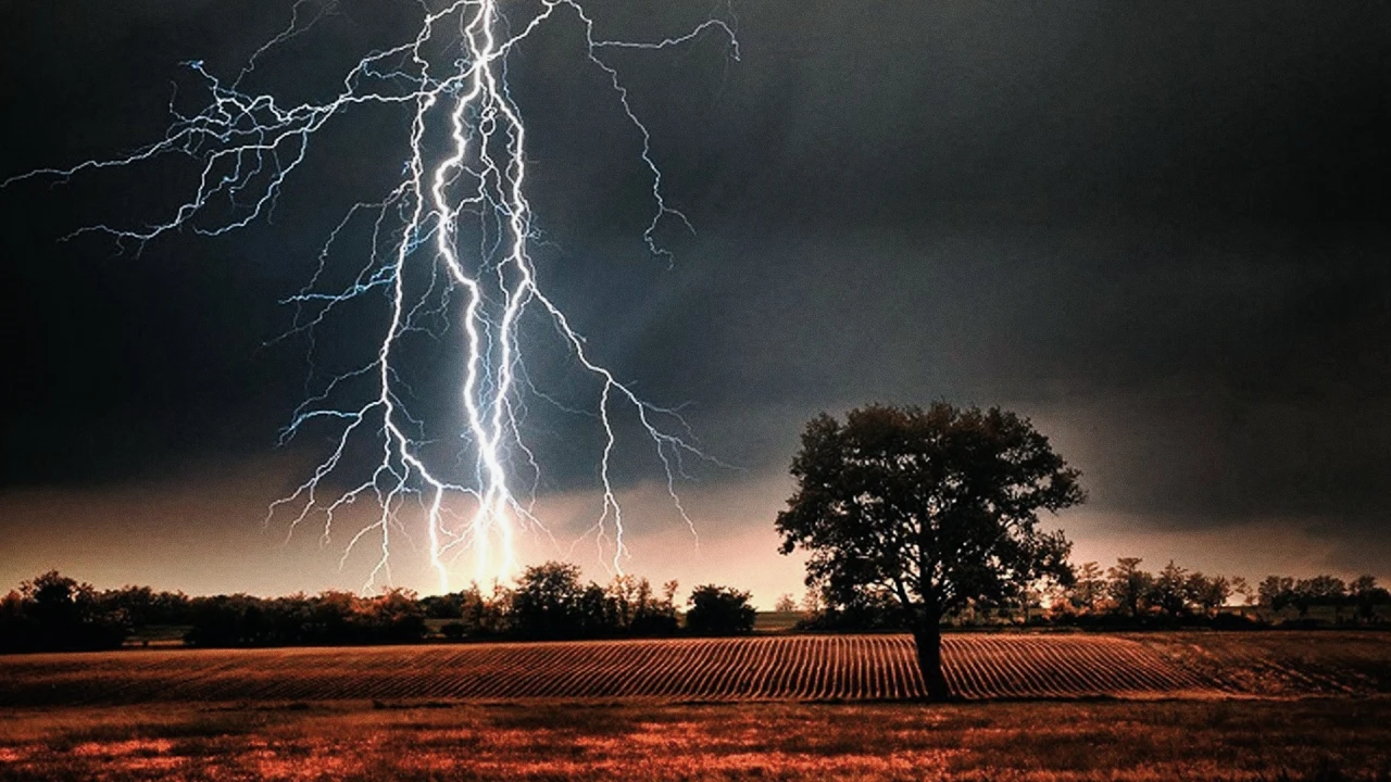 ধনু নদে মাছ ধরতে গিয়ে বজ্রপাতে ঈশ্বরগঞ্জের শৌখিন মৎস্য শিকারির মৃত্যু