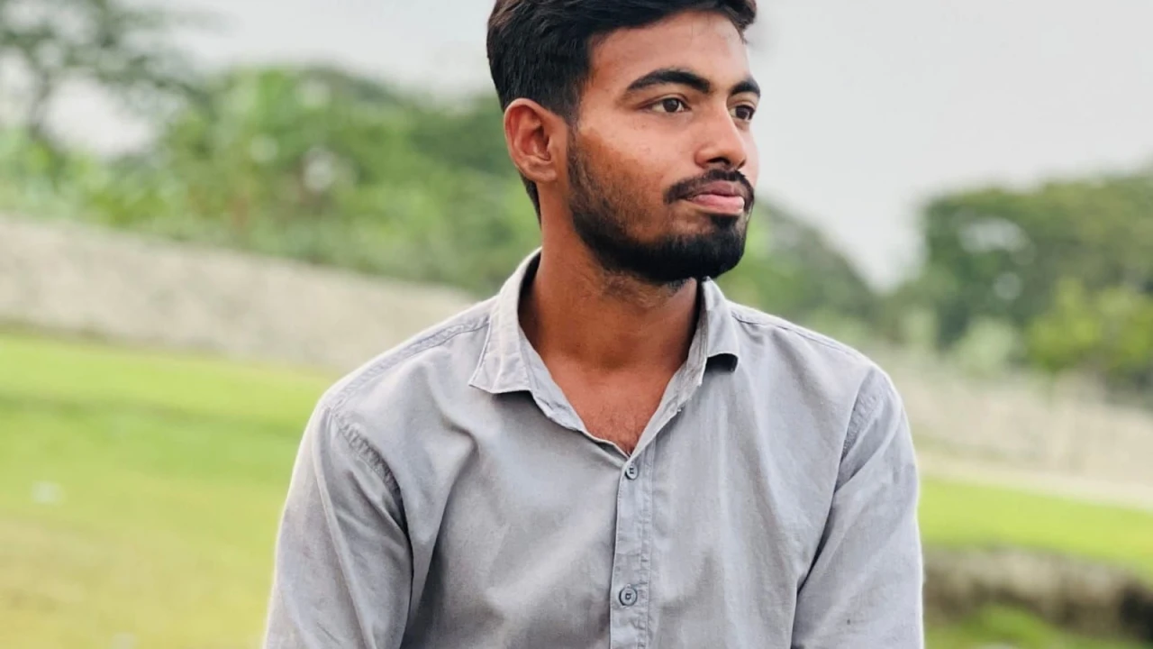 হাতিয়ার খাসের হাটে বজ্রপাতে যুবকের মর্মান্তিক মৃত্যু, এলাকায় শোকের ছায়া