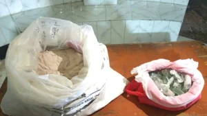 গোদাগাড়ীতে ককটেল তৈরির সরঞ্জাম উদ্ধার