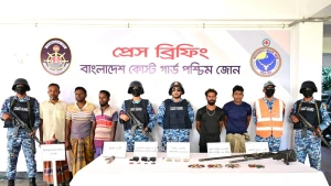 সুন্দরবনে কোস্ট গার্ডের পৃথক ২টি অভিযানে অস্ত্র সহ ছোট জাহাঙ্গীর বাহিনীর ২ জন সক্রিয় সদস্য আটক