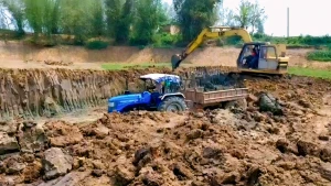 জয়পুরহাটে প্রকাশ্যেই সরকারি পুকুরের মাটি-বালু লুট! নেপথ্যে ক্ষেতলাল উপজেলা বিএনপি নেতা