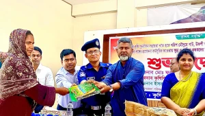 বদলগাছীতে কৃষকদের মাঝে বিনামূল্যে সার-বীজ ও ক্ষতিগ্রস্তদের ঢেউটিন বিতরণ