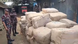 আখাউড়া থেকে আাড়াই কোটি টাকারও বেশি ভারতীয় উন্নত মানের শাড়ী উদ্ধার করেছে বিজিবি
