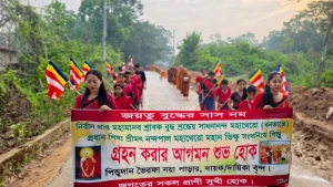 শতাধিক বৌদ্ধ ভিক্ষুকে পিন্ডদান দিলেন দীঘিনালা ভৈরফা এলাকাবাসি